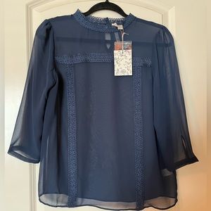 🚨 BNWT Lauren Conrad Runway Navy Blue Lace Blouse. Women’s Size Small